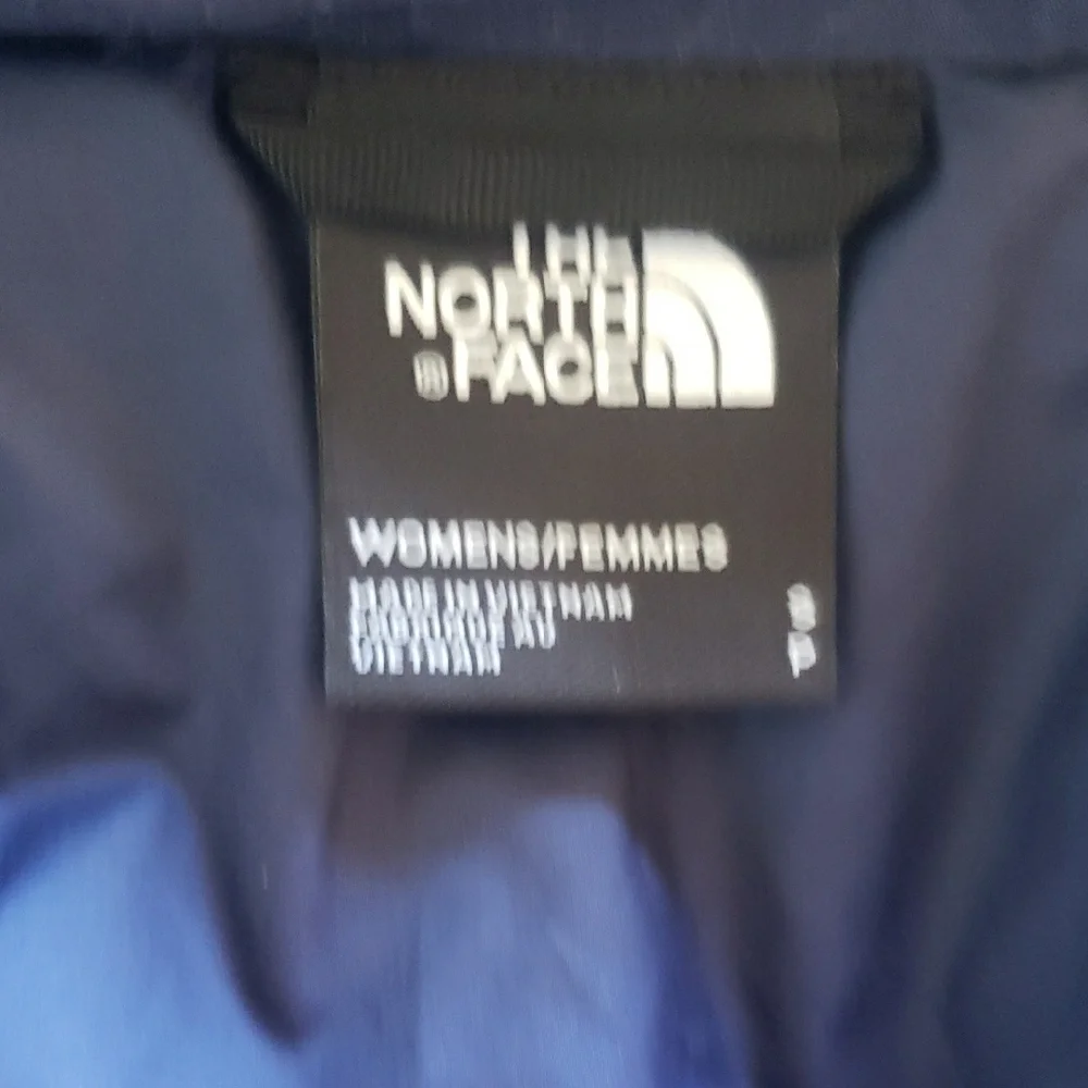 The North Face Women's Navy Puffer Jacket - Picture 8 of 8